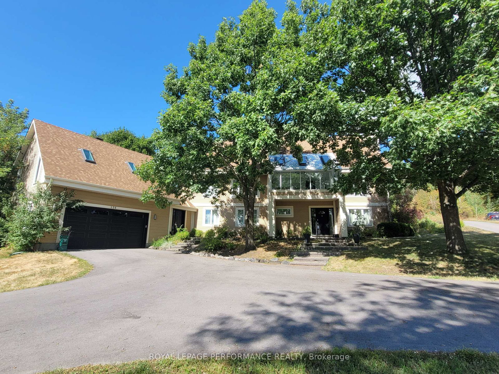 136b-glenncastle-drive-ottawa-ontario-x12444958