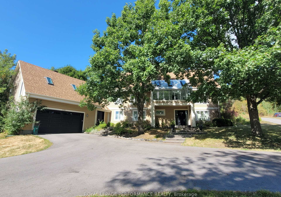 136b-glenncastle-drive-ottawa-ontario-x12444958