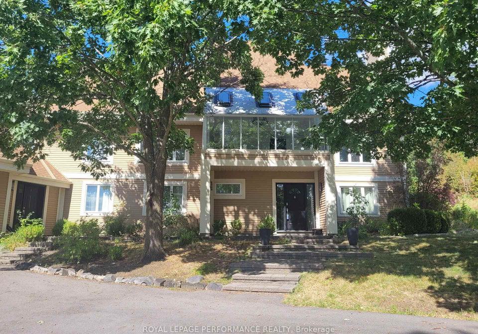 136b-glenncastle-drive-ottawa-ontario-x12444958