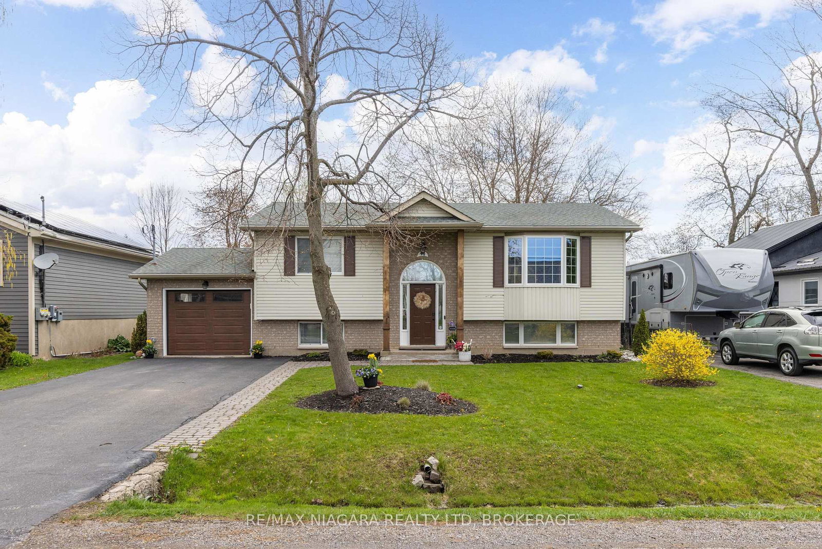 44-maple-leaf-avenue-s-fort-erie-ontario-x12445063