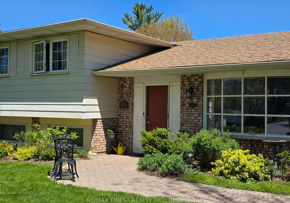 15-edgewood-drive-greater-napanee-ontario-x12445110