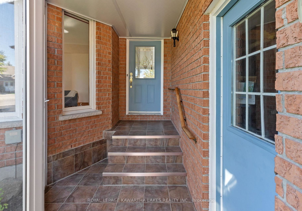 195-elgin-street-w-kawartha-lakes-ontario-x12445130