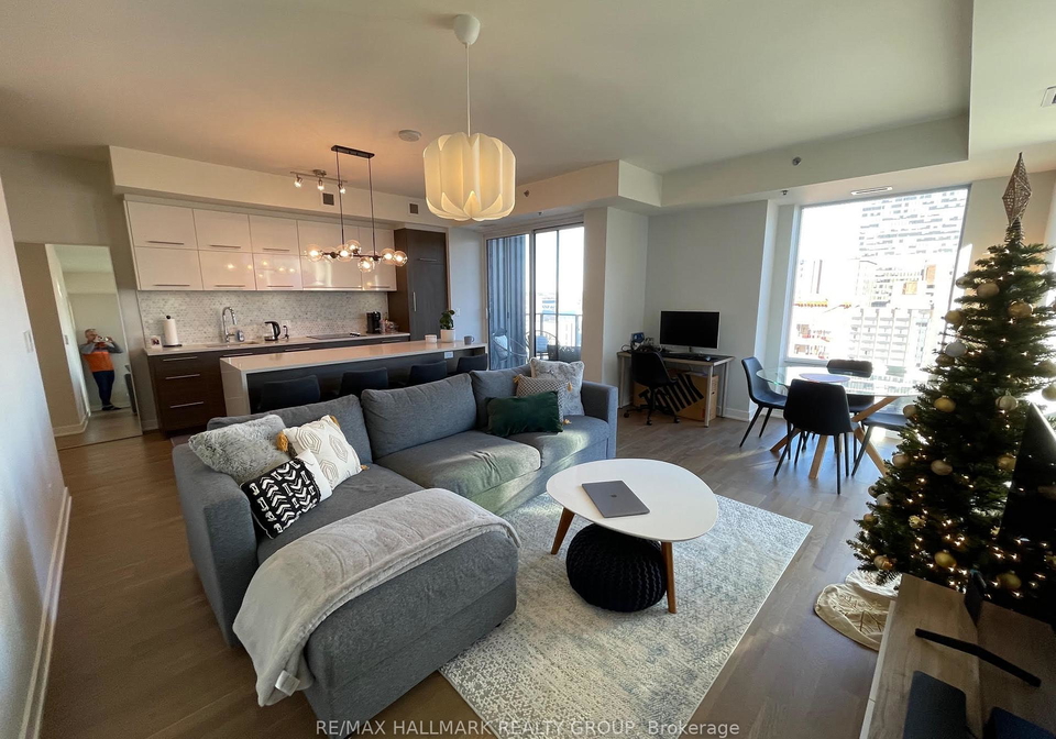 428-sparks-street-ottawa-ontario-x12446744