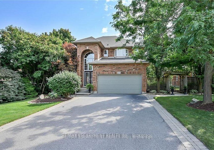 15-pelham-drive-hamilton-ontario-x12446850