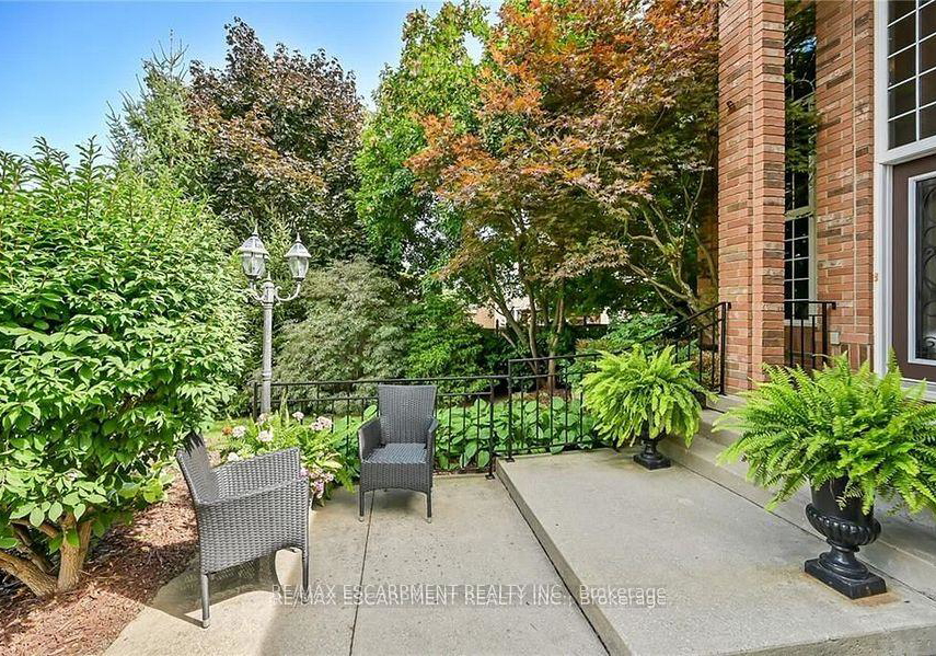 15-pelham-drive-hamilton-ontario-x12446850