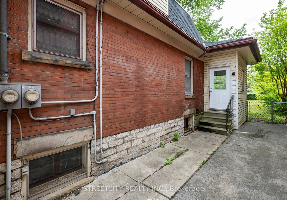 255-simcoe-street-london-east-ontario-x12447065