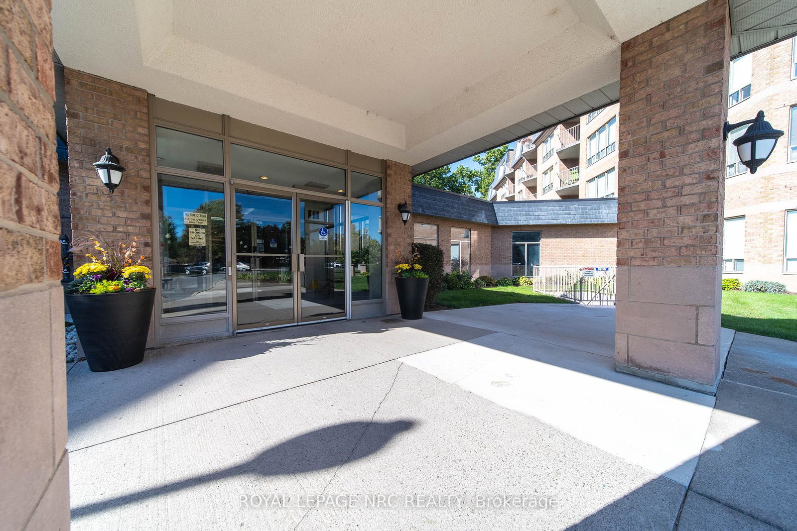 8111-forest-glen-drive-niagara-falls-ontario-x12447306