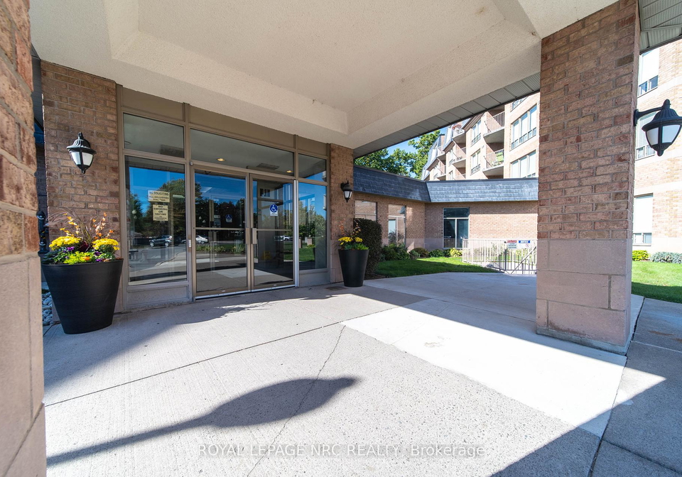 8111-forest-glen-drive-niagara-falls-ontario-x12447306