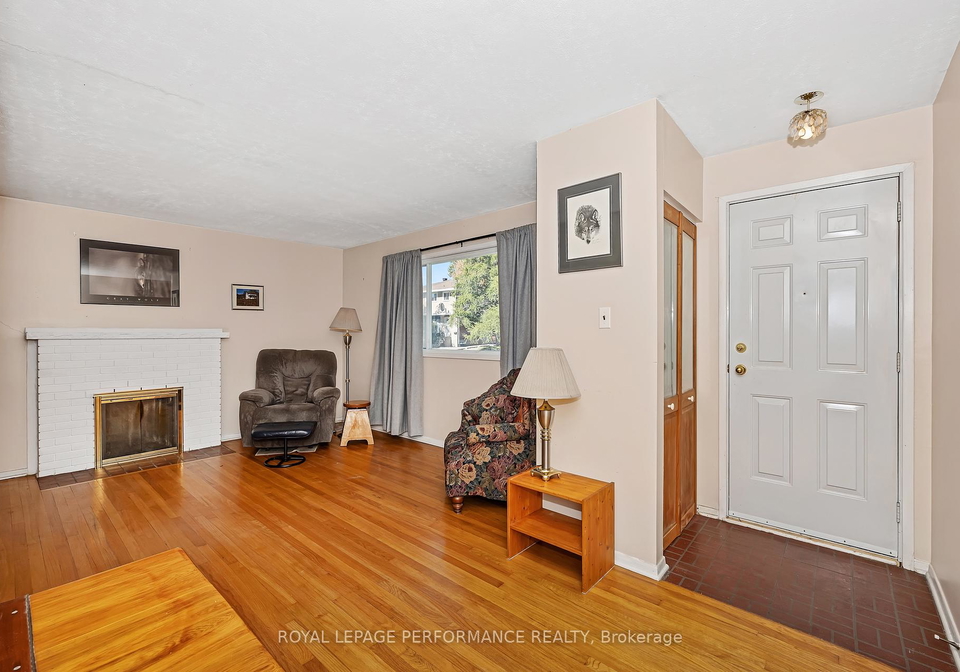 890-bermuda-avenue-ottawa-ontario-x12447417