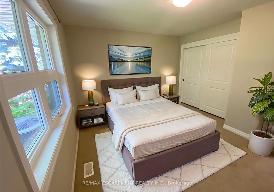 13-szollosy-circle-hamilton-ontario-x12447446