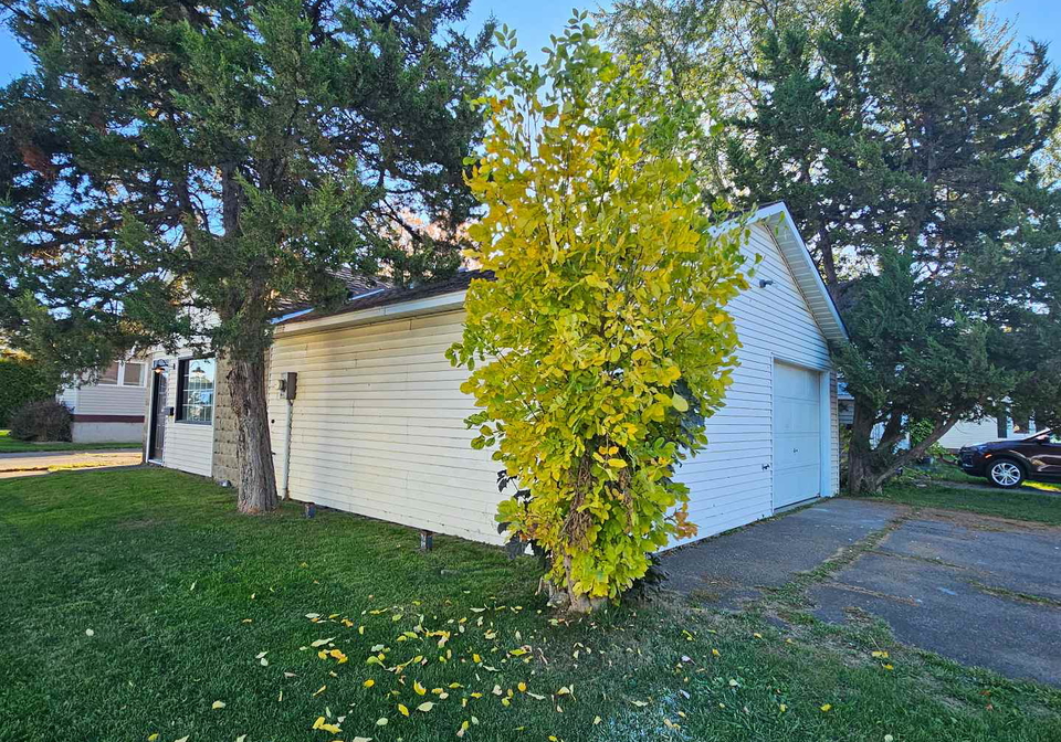 699-hyde-street-prescott-ontario-x12447997