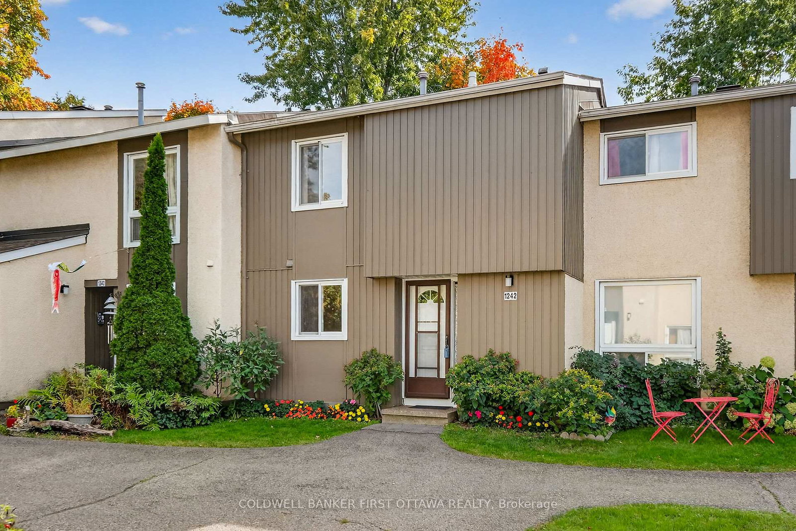 lassiter-terrace-w-beacon-hill-north-south-and-area-ottawa-ontario-x12448356