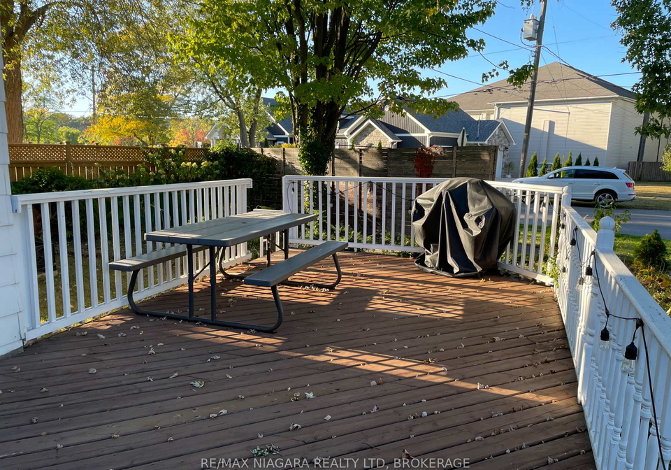 8729-drake-avenue-niagara-falls-ontario-x12448579