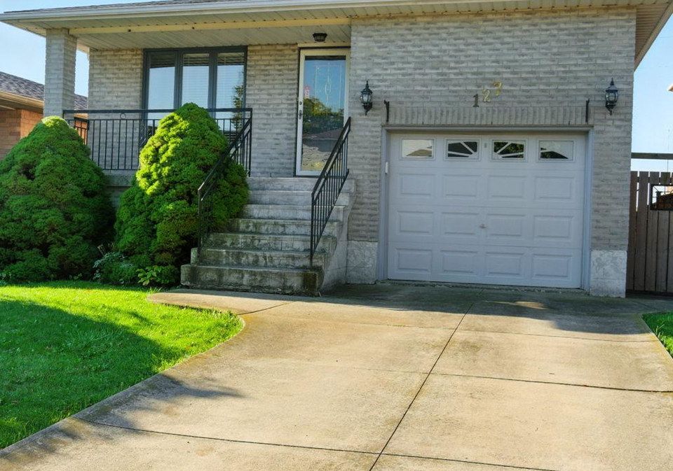 127-beaverbrook-avenue-hamilton-ontario-x12449384