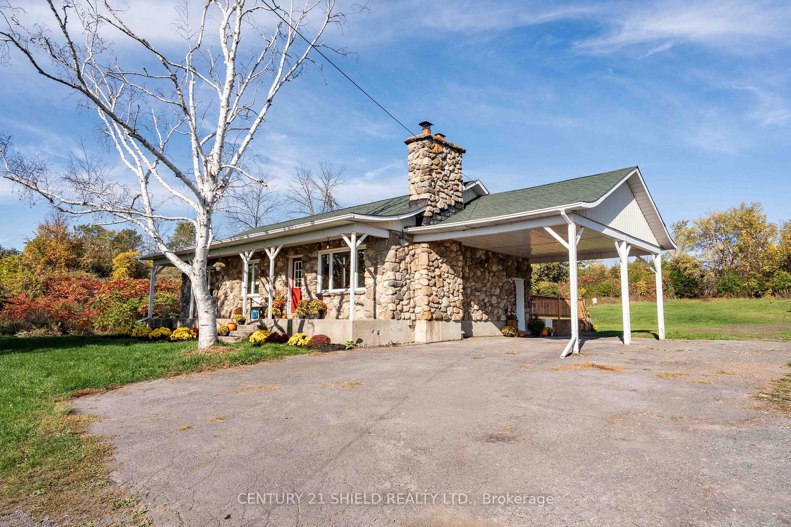 18785-paragon-road-south-glengarry-ontario-x12450052