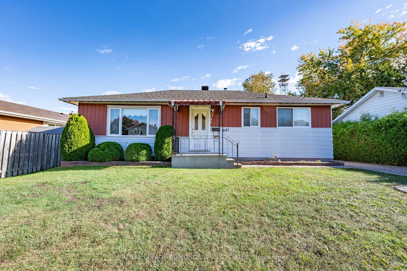 661-angle-street-laurentian-valley-ontario-x12451158