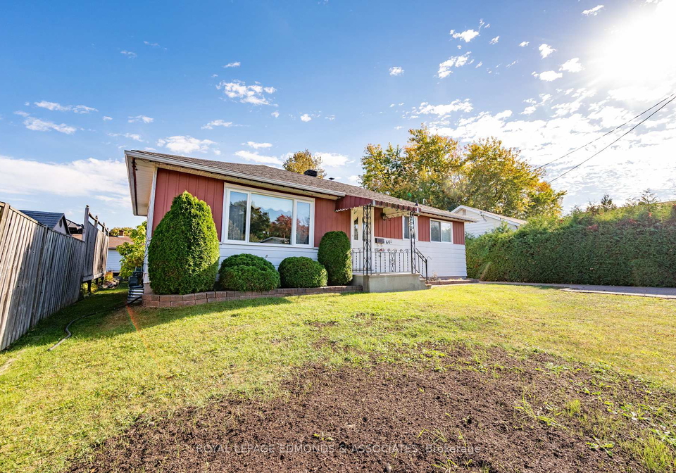 661-angle-street-laurentian-valley-ontario-x12451158