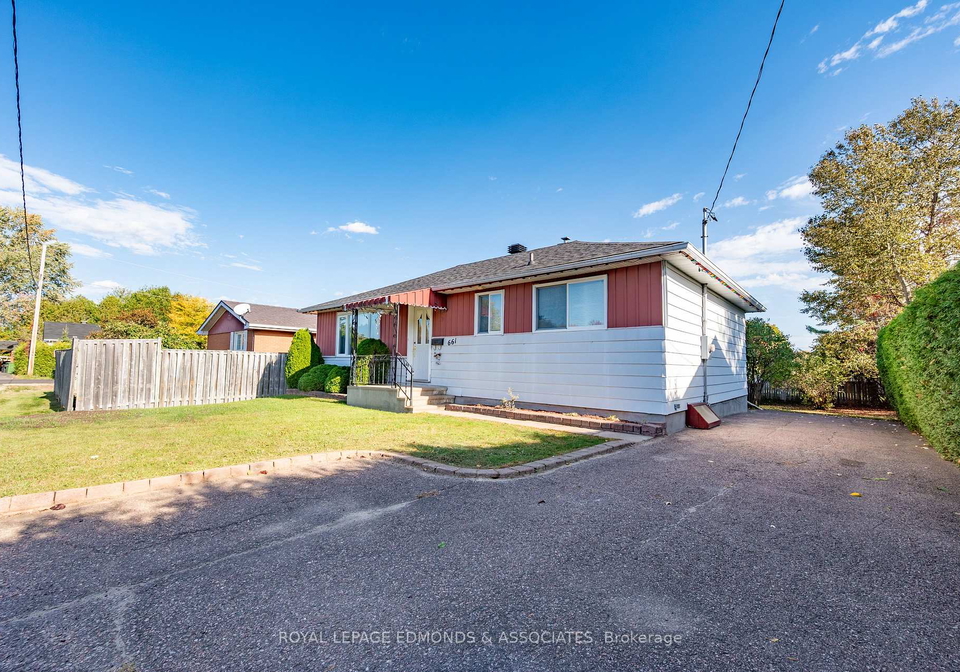 661-angle-street-laurentian-valley-ontario-x12451158