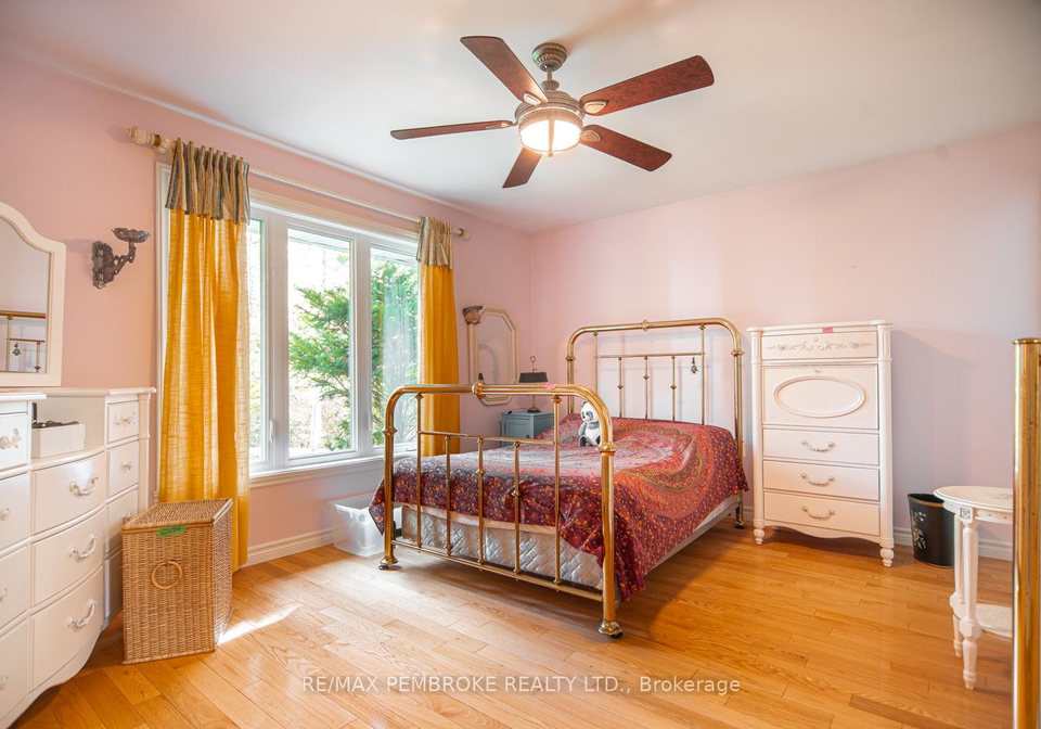 40-eileen-street-laurentian-valley-ontario-x12453790