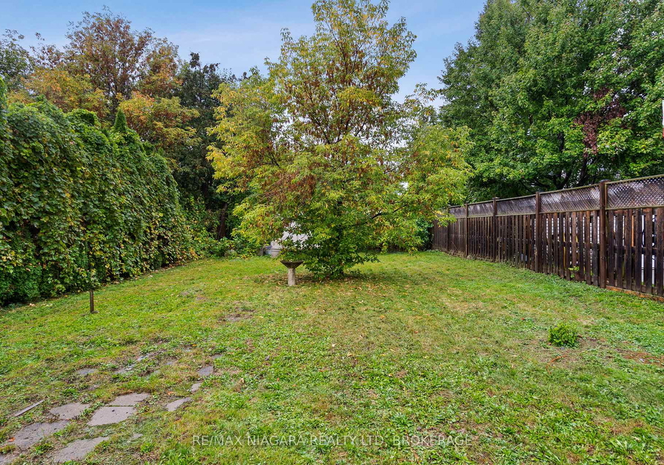 4985-kingston-avenue-niagara-falls-ontario-x12454141