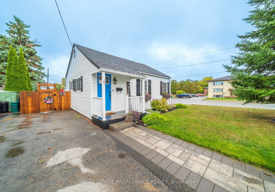 1-kerr-crescent-quinte-west-ontario-x12457055