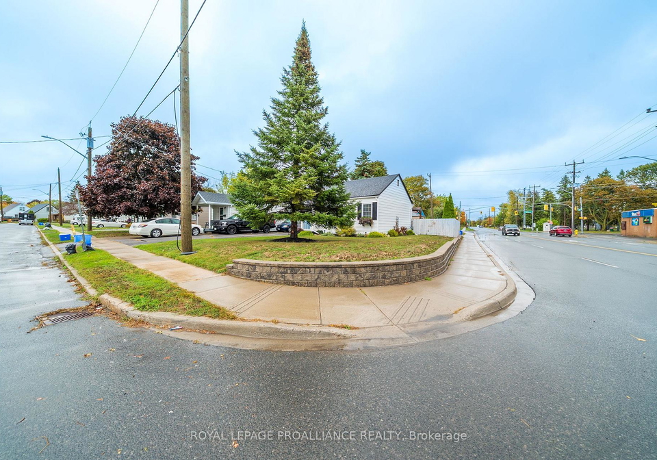 1-kerr-crescent-quinte-west-ontario-x12457055