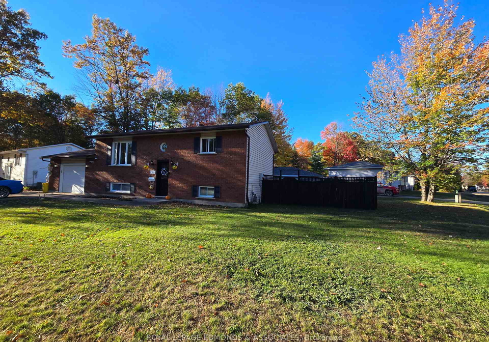 517-abbie-lane-petawawa-ontario-x12457134