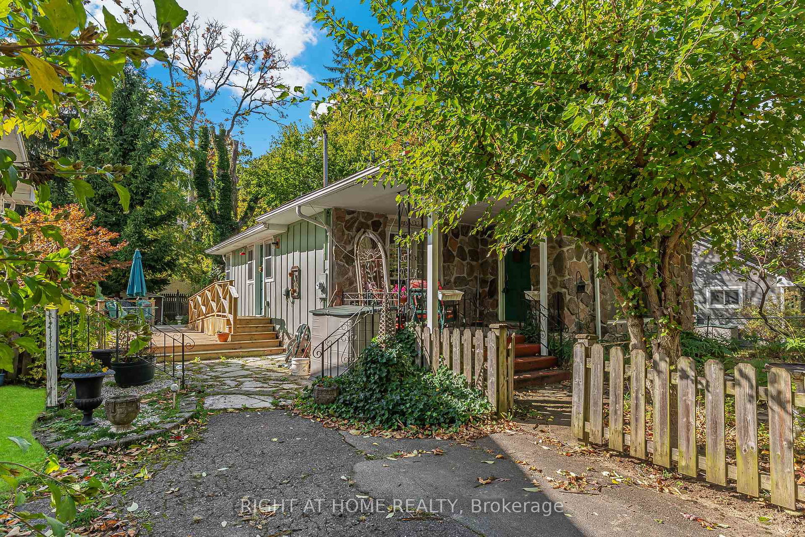 16-wyckliffe-avenue-niagara-on-the-lake-ontario-x12457261