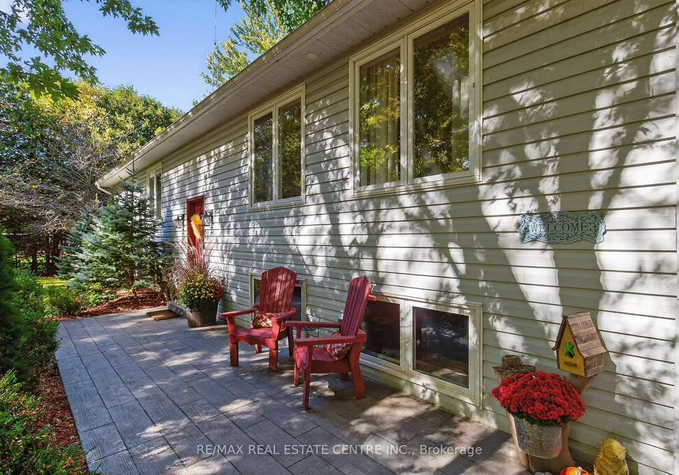 8424-6-line-wellington-north-ontario-x12457296