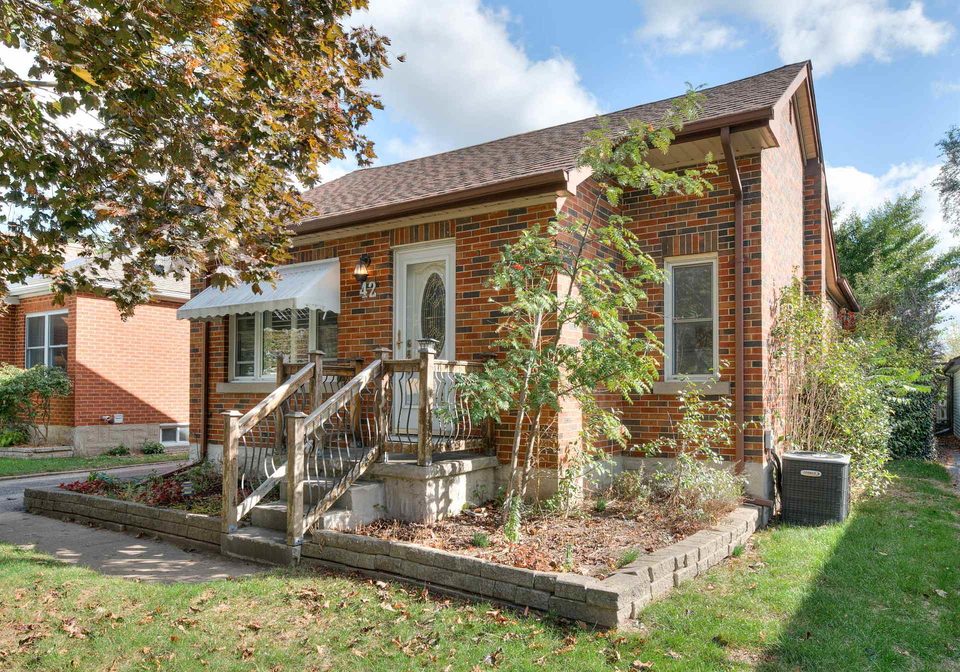 42-boehmer-street-kitchener-ontario-x12459598