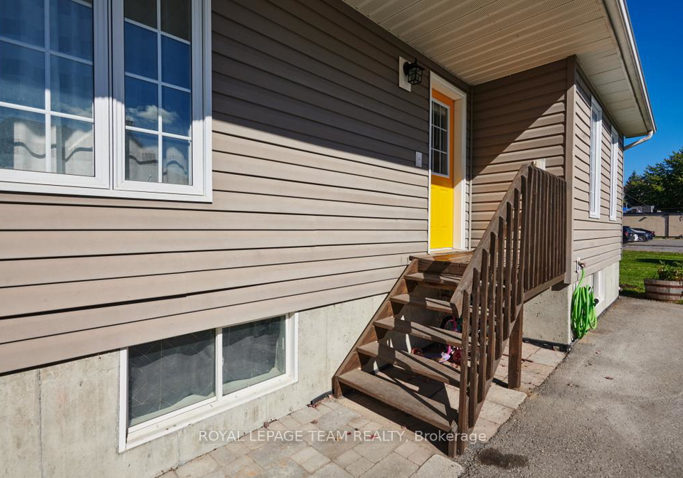 6-george-street-north-stormont-ontario-x12460132