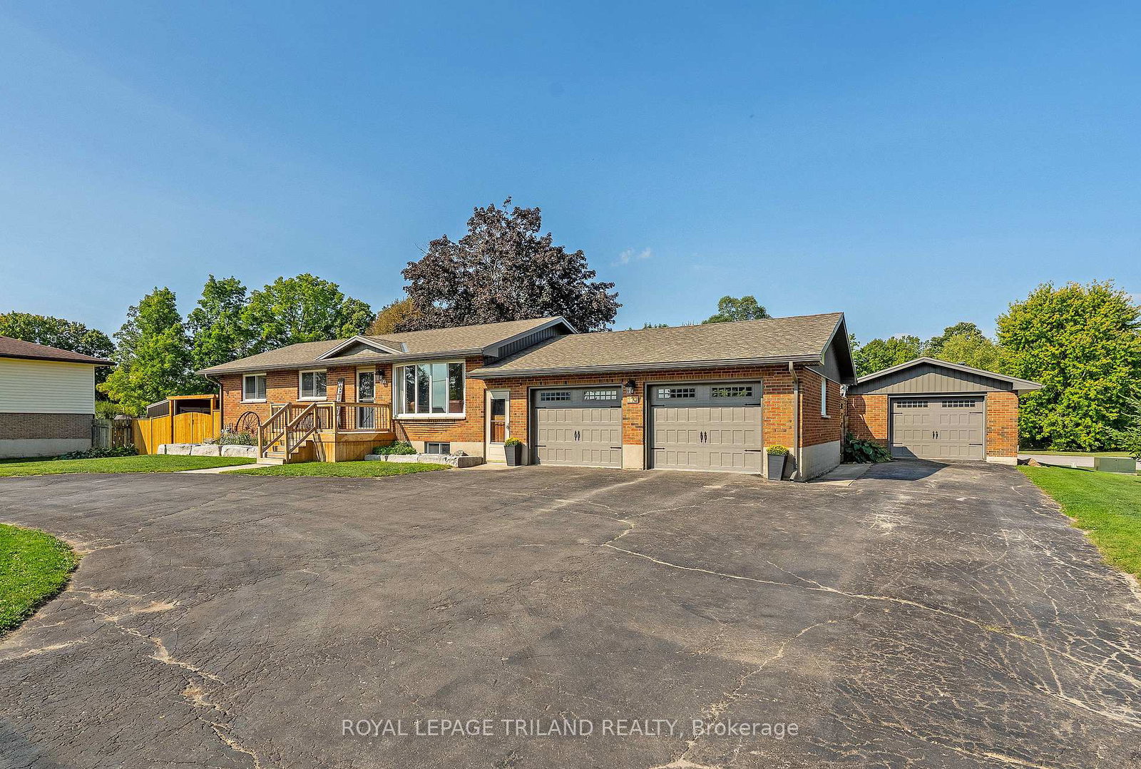 177-queen-street-north-middlesex-ontario-x12460195