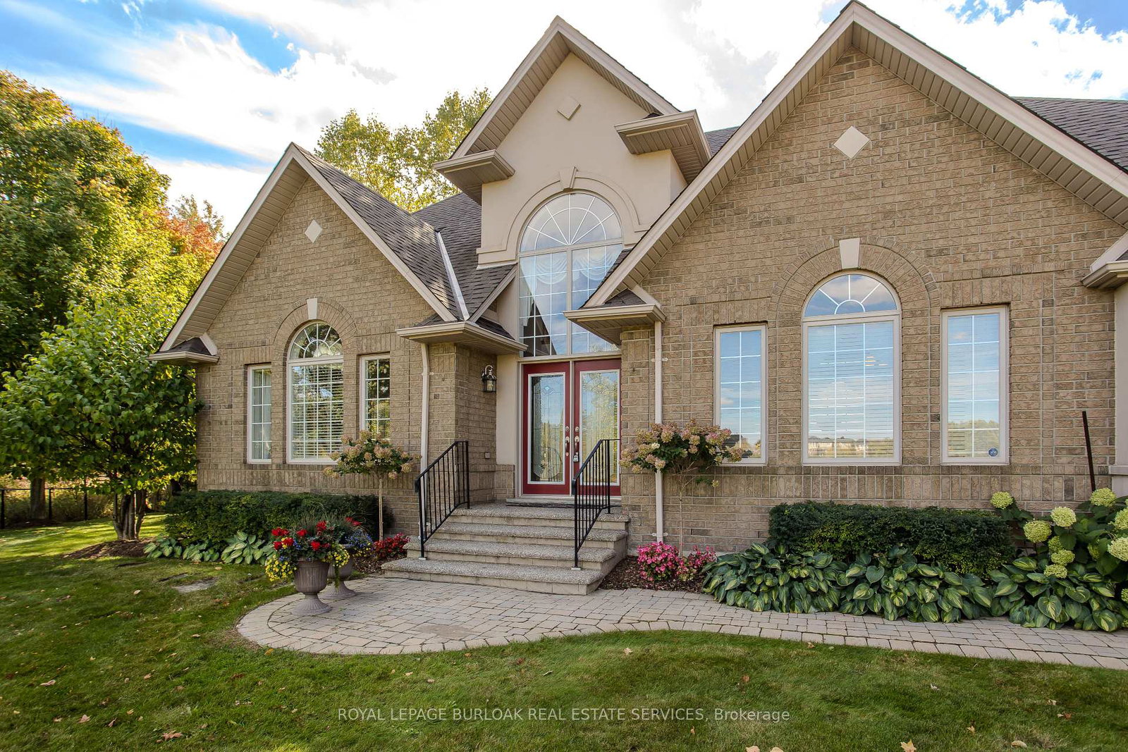 3-diiorio-circle-hamilton-ontario-x12460632
