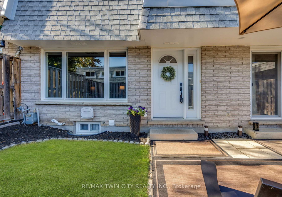 14-williamsburg-road-kitchener-ontario-x12461067