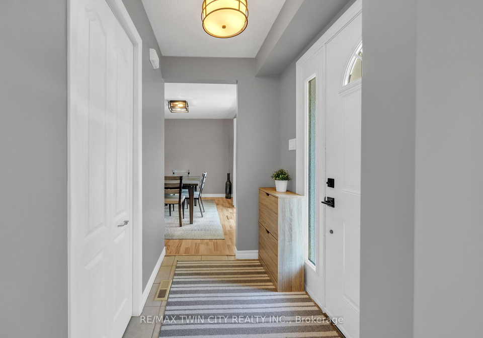 14-williamsburg-road-kitchener-ontario-x12461067