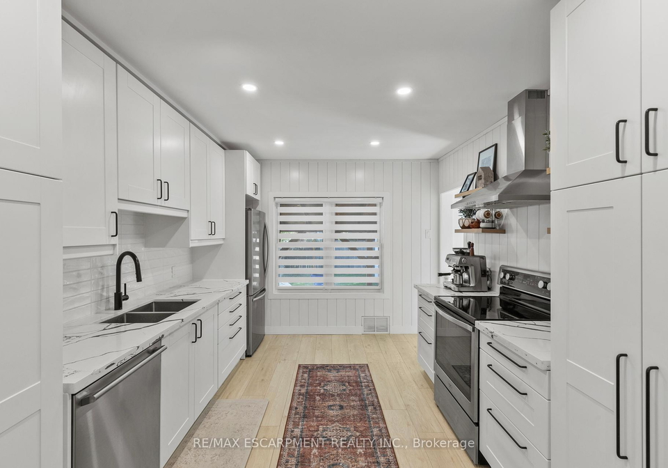 42-garside-avenue-n-hamilton-ontario-x12461070