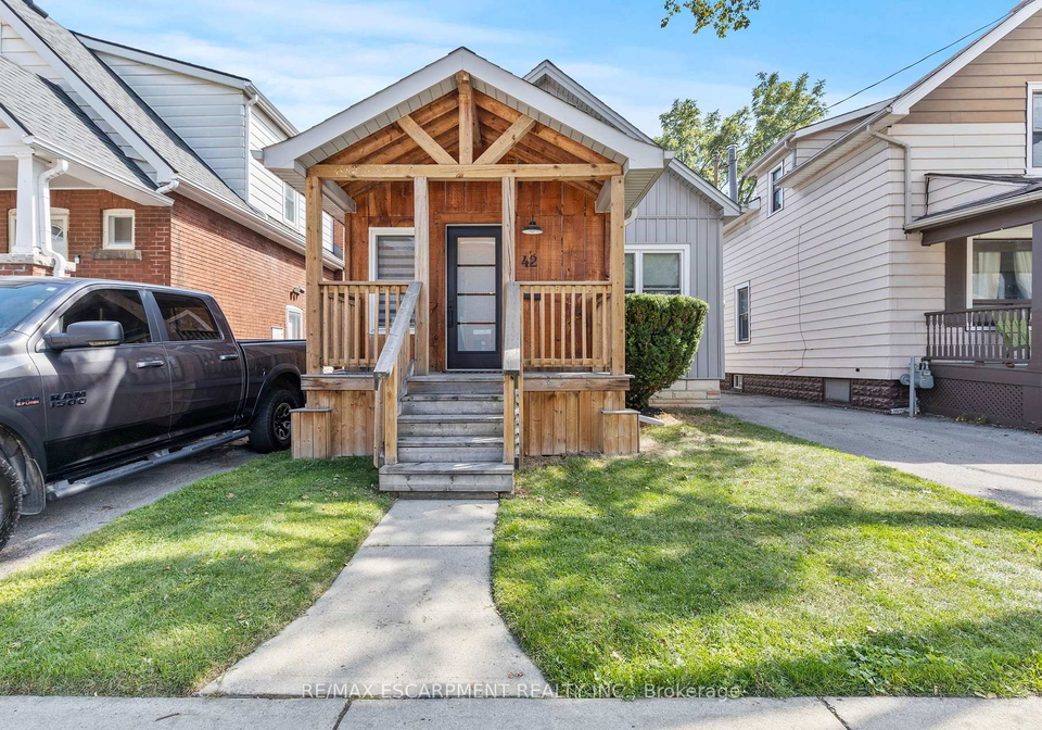 42-garside-avenue-n-hamilton-ontario-x12461070