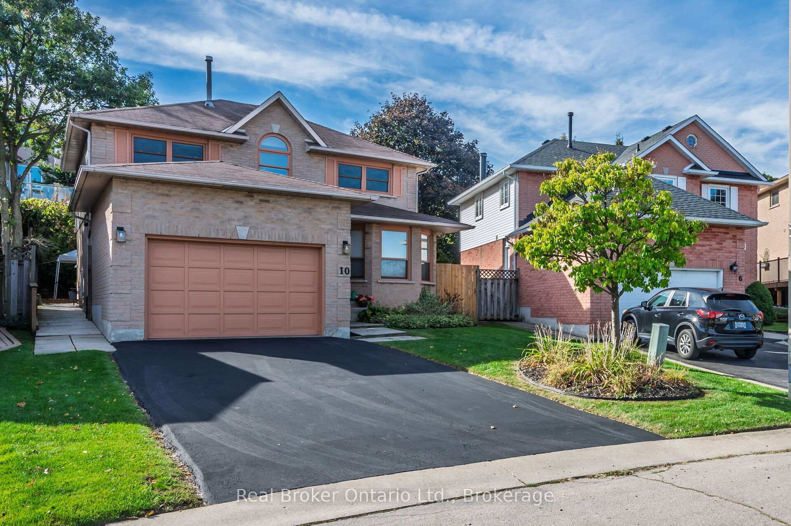 10-avonbridge-court-hamilton-ontario-x12461131