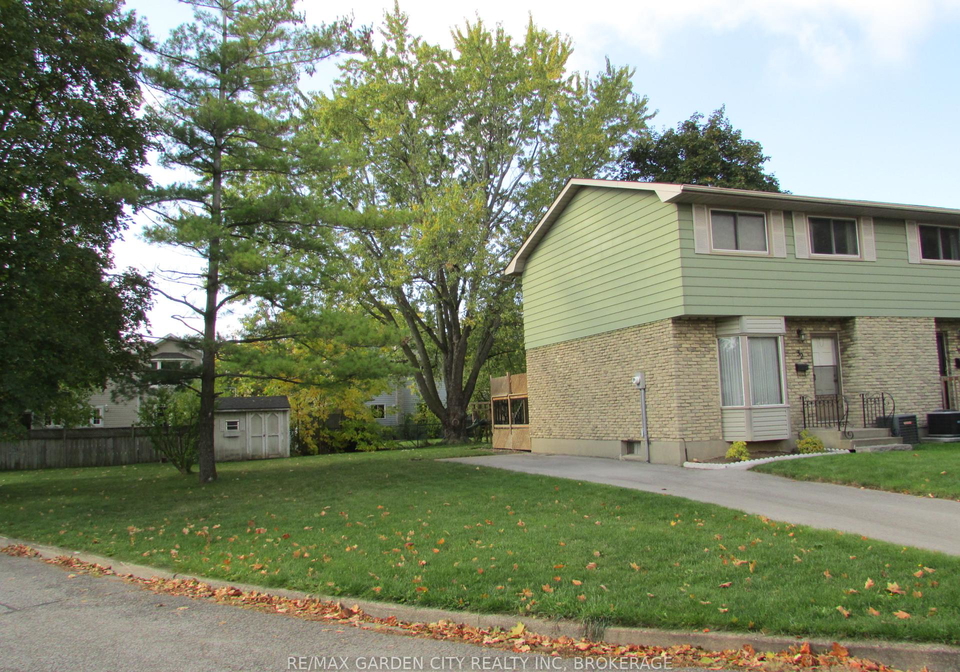 32-greystone-crescent-st-catharines-ontario-x12462393