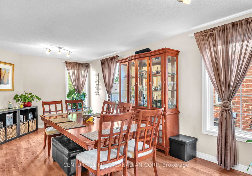 916-cresthaven-crescent-london-south-ontario-x12463556