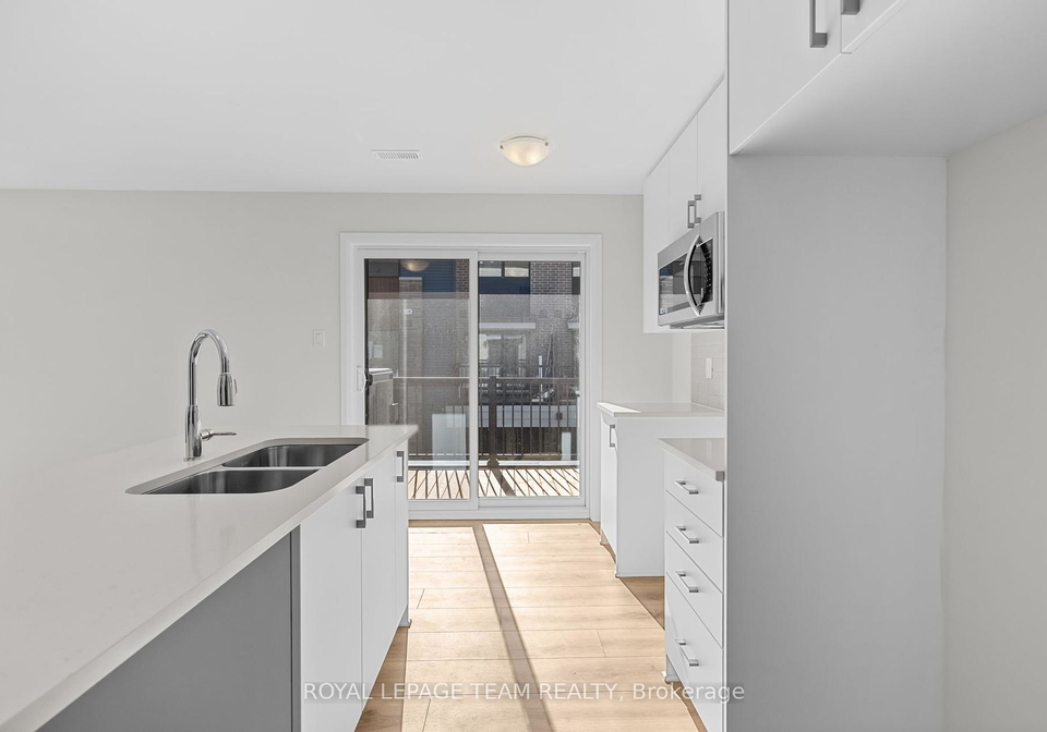 913-creekway-private-kanata-ontario-x12464045