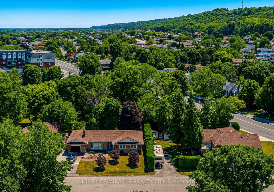 18-manor-place-hamilton-ontario-x12464597