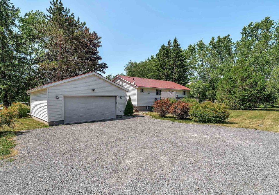 17-kleinsteuber-park-road-prince-edward-county-ontario-x12464617