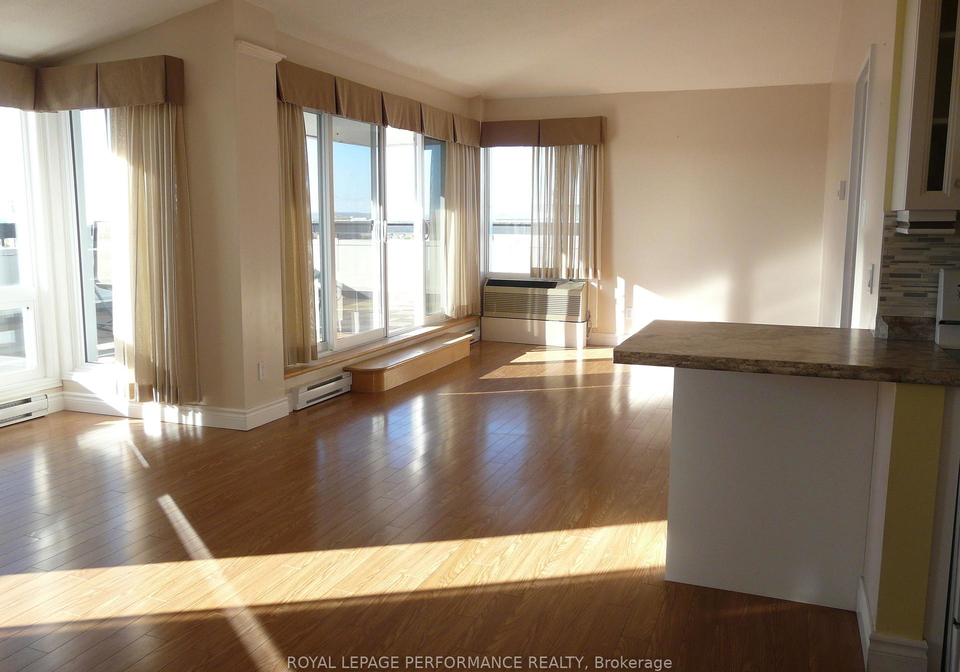 158c-mcarthur-avenue-ottawa-ontario-x12464721