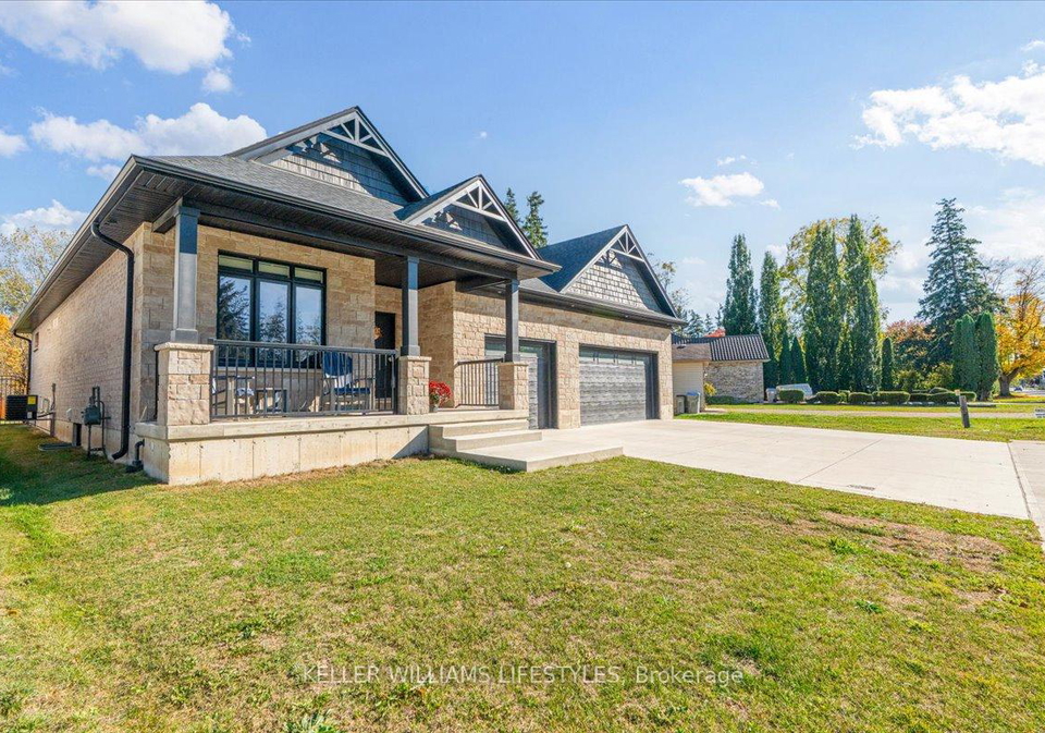 92-queen-street-north-middlesex-ontario-x12465658