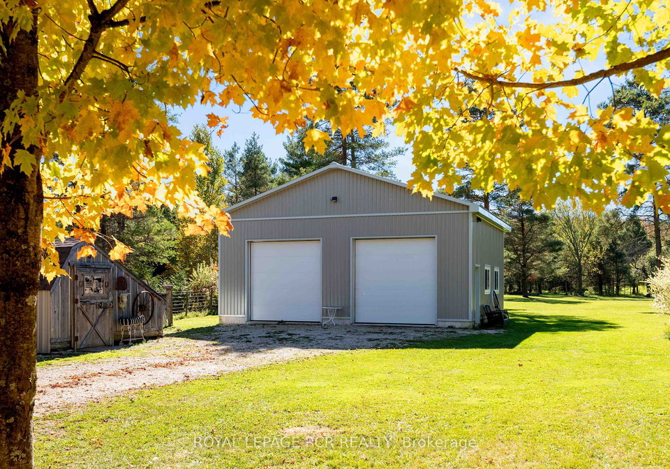 736242-west-back-line-chatsworth-ontario-x12466181