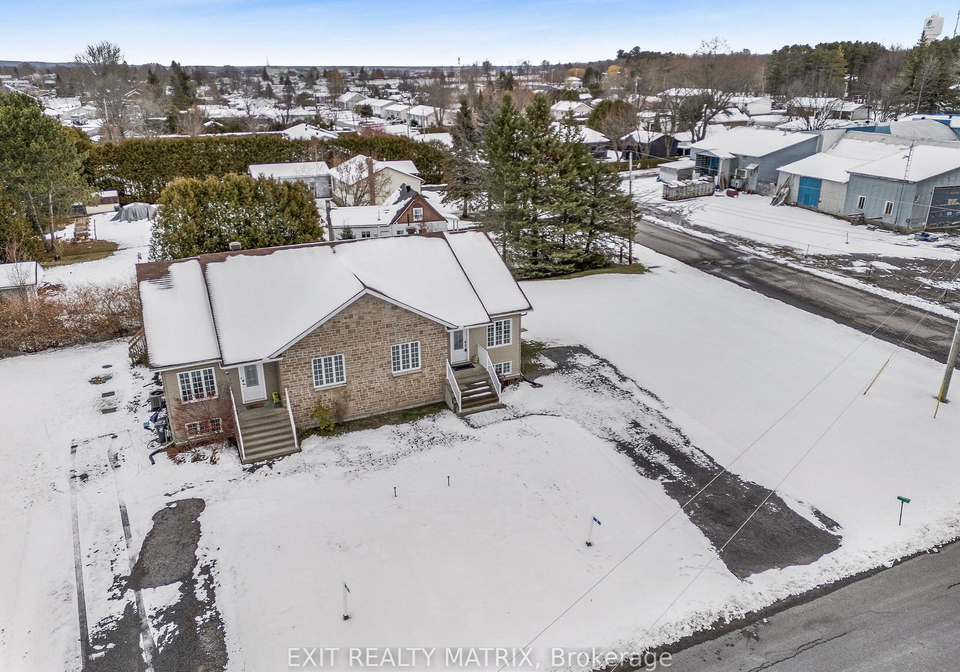 6-telegraph-crescent-alfred-and-plantagenet-ontario-x12466561