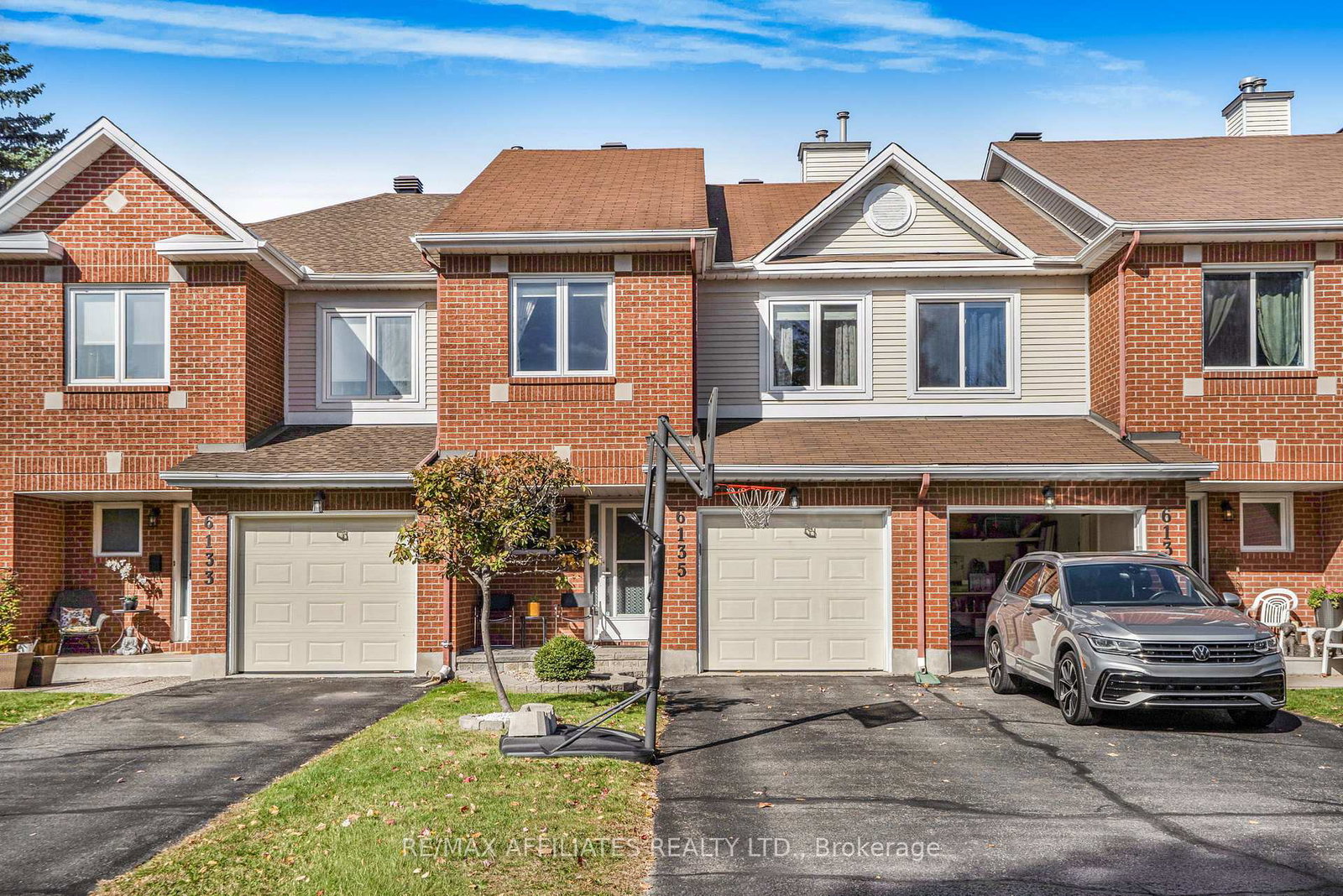 6135-oak-meadows-drive-ottawa-ontario-x12466797