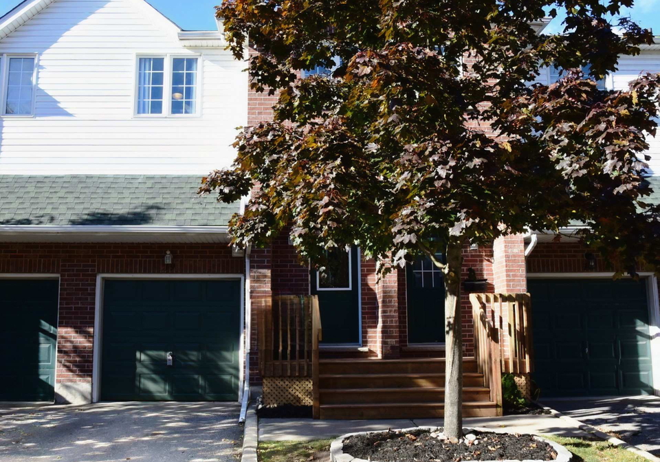 42-green-valley-drive-kitchener-ontario-x12467643