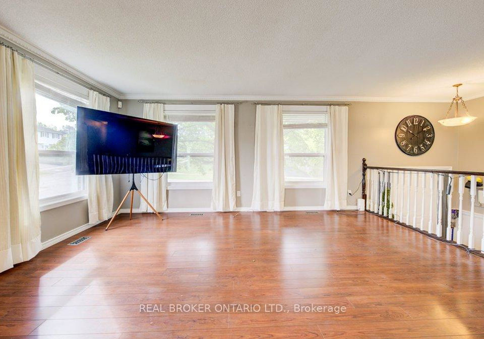 7-folkstone-crescent-kitchener-ontario-x12469465
